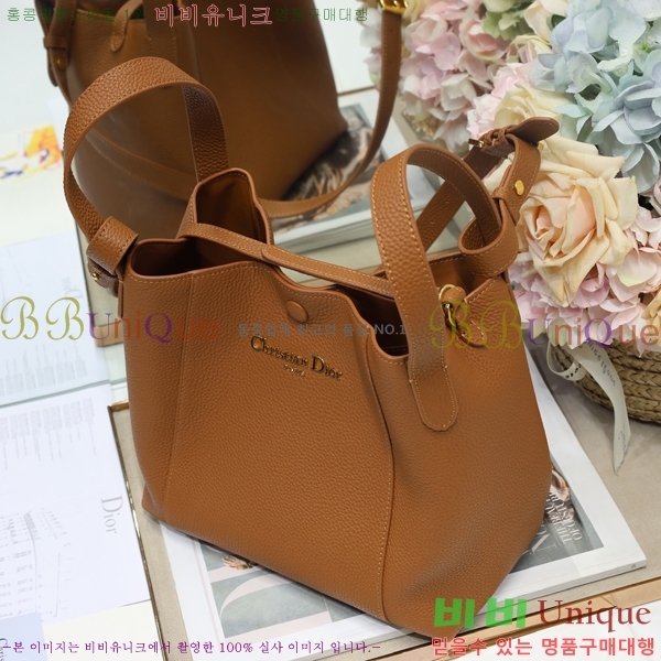 # Signature ̵ Ŷ 81M2841-811