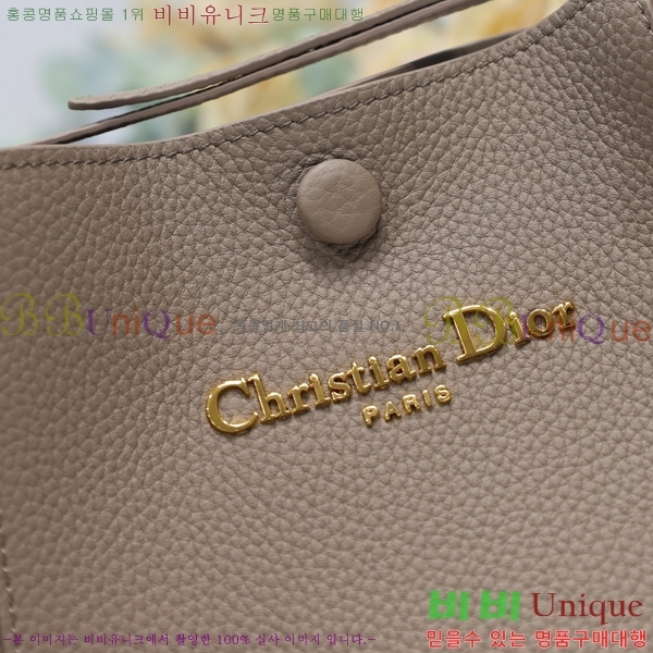 # Signature ̵ Ŷ 81M2841-812