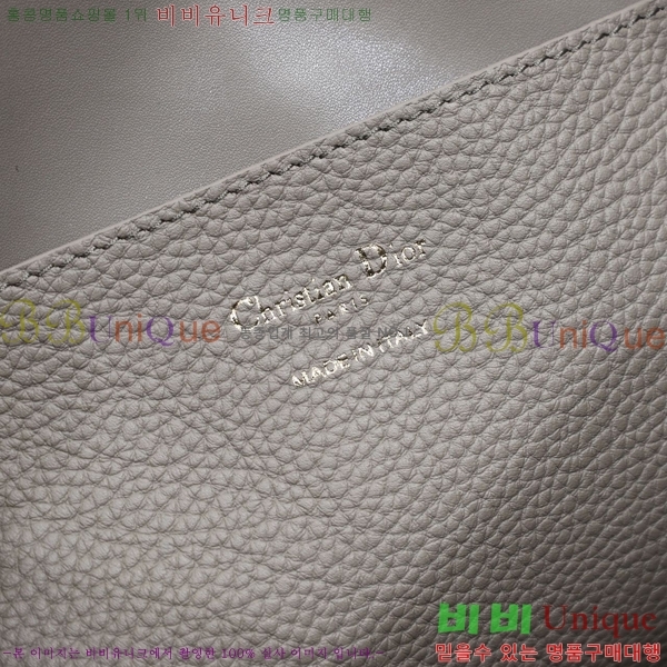# Signature ̵ Ŷ 81M2841-812