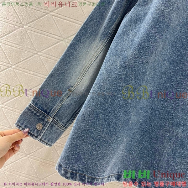  ƹ    AM2456772-3