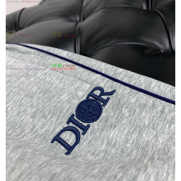    D423921-2