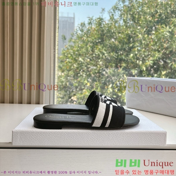    D8907736-2