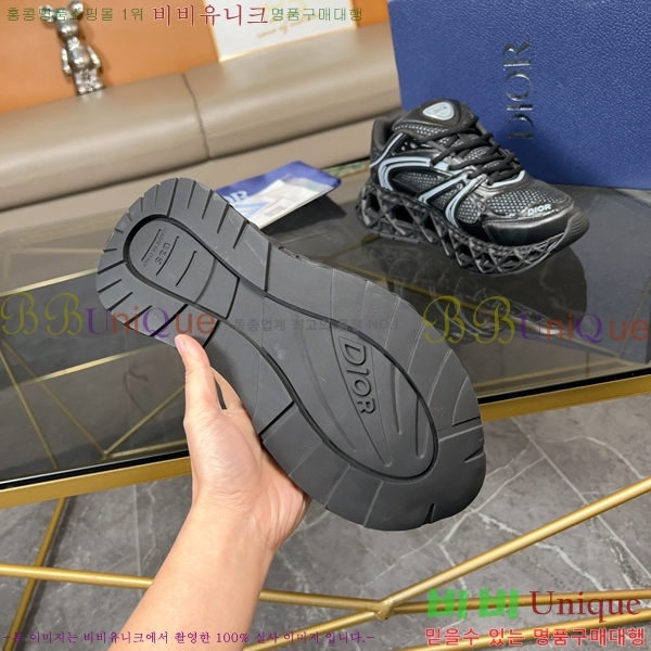   Ŀ DR974917-8