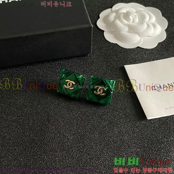 * Ͱ CH0448222-4