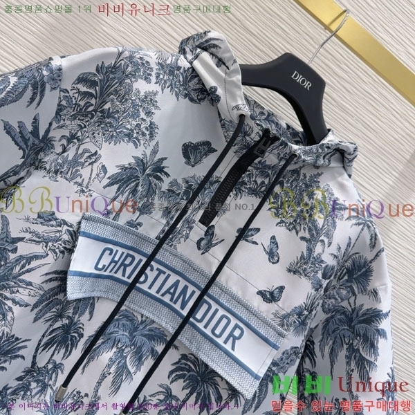    ĵ  DOI21599-9