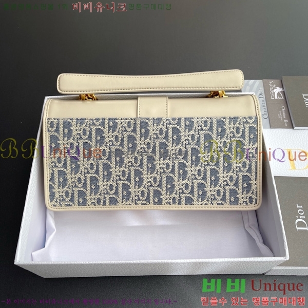# 30 Montaigne ž ڵ M9601-102