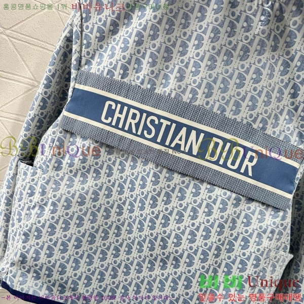   Ŷ D2O49211-3