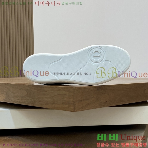   Ŀ D8888052-1