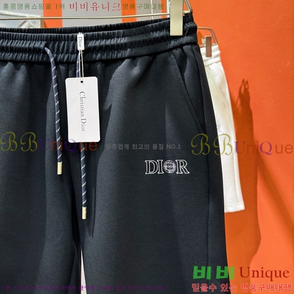   ݹ D254163584-1