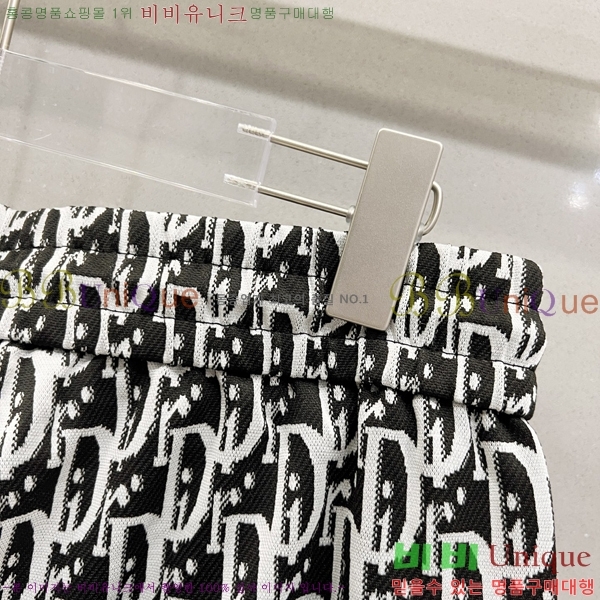   ݹ D254163583-2