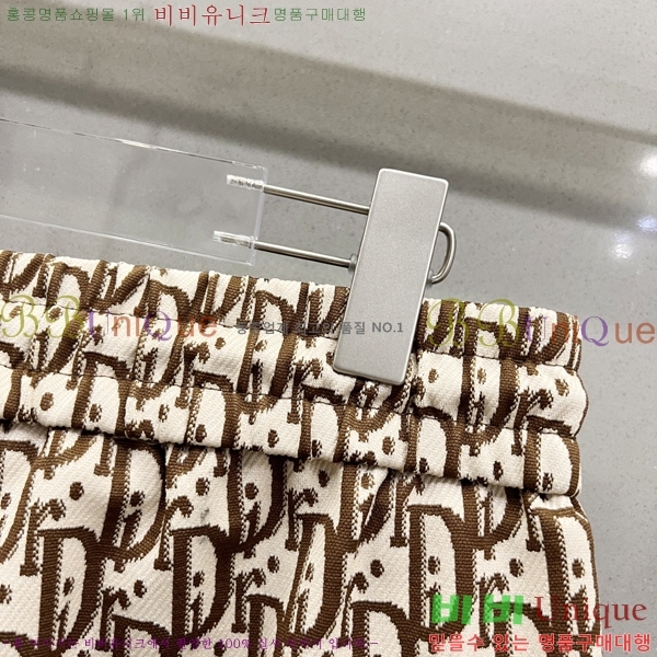   ݹ D254163583-1
