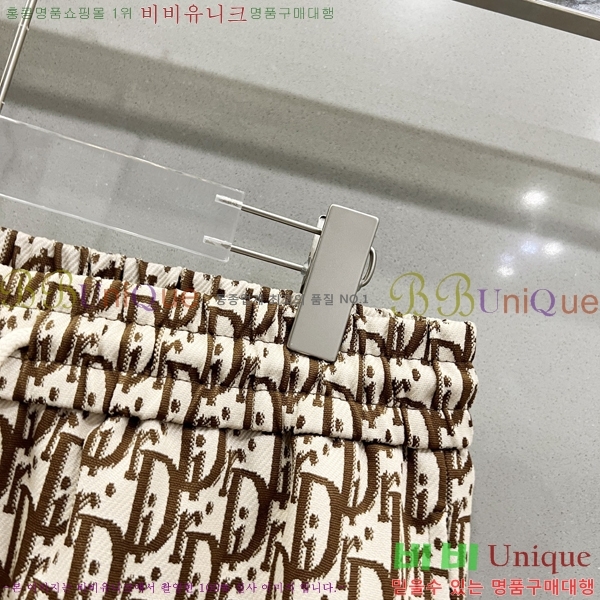   ݹ D254163583-1