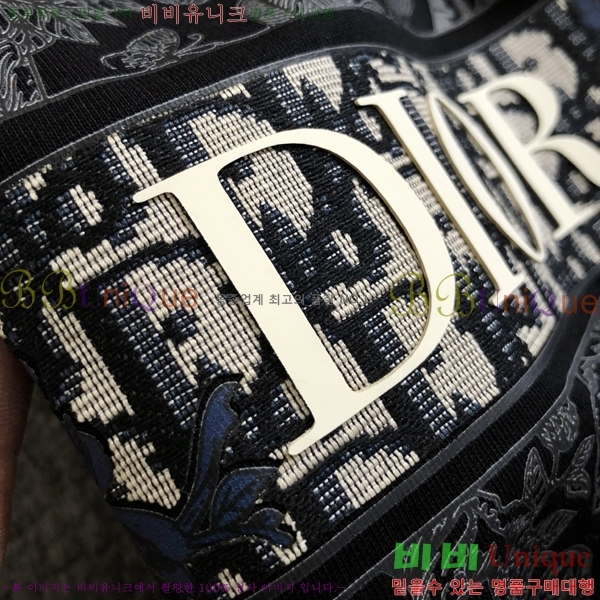    Ƽ D97710