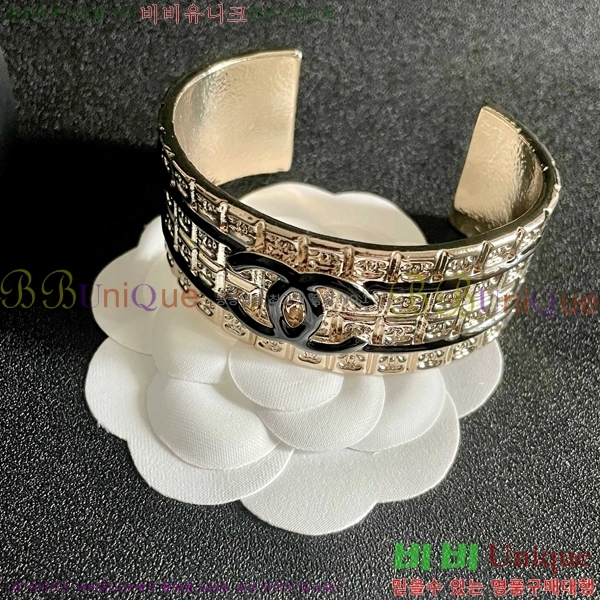 *  CH667709-3