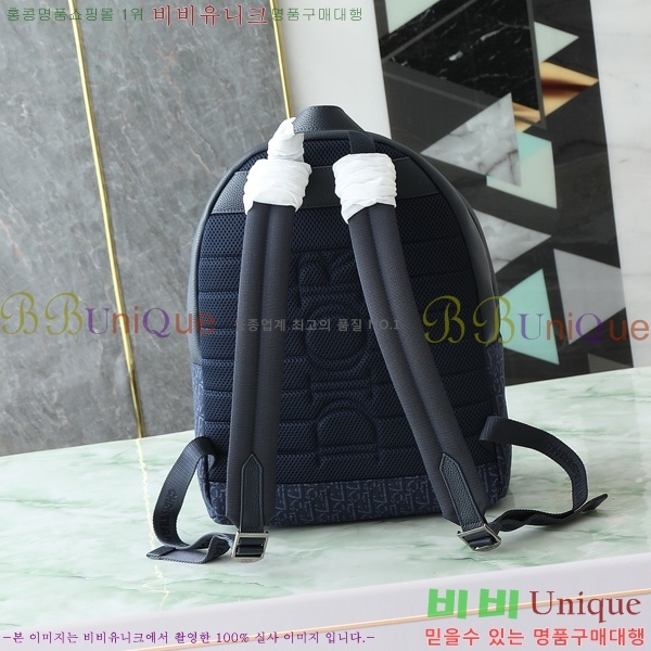 # ̴ 2.0 KAWS   1ESBA199-301
