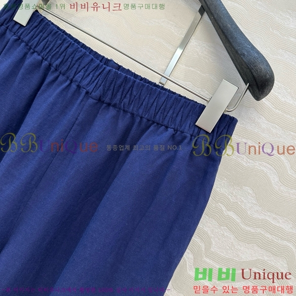    MAX151107-8