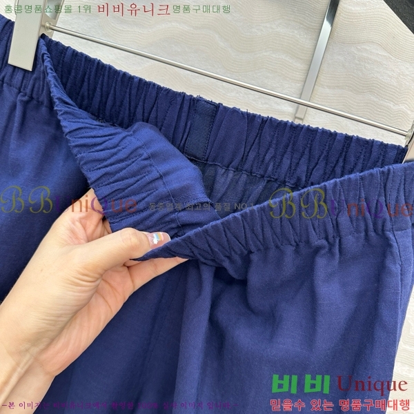    MAX151107-8
