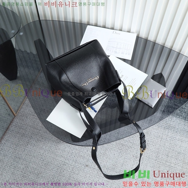 # Signature  Ŷ D799100-702