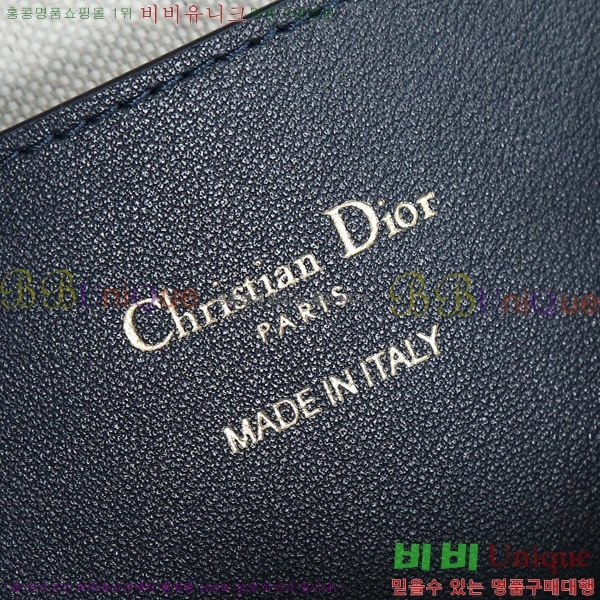 # Signature  Ŷ D799100-701