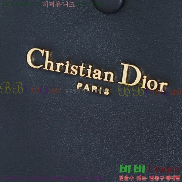 # Signature  Ŷ D799100-701