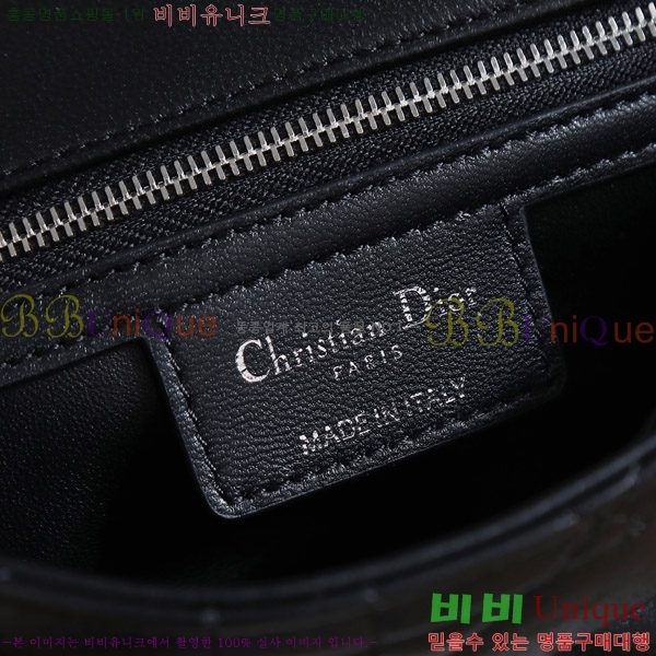 #  īι D923600-1