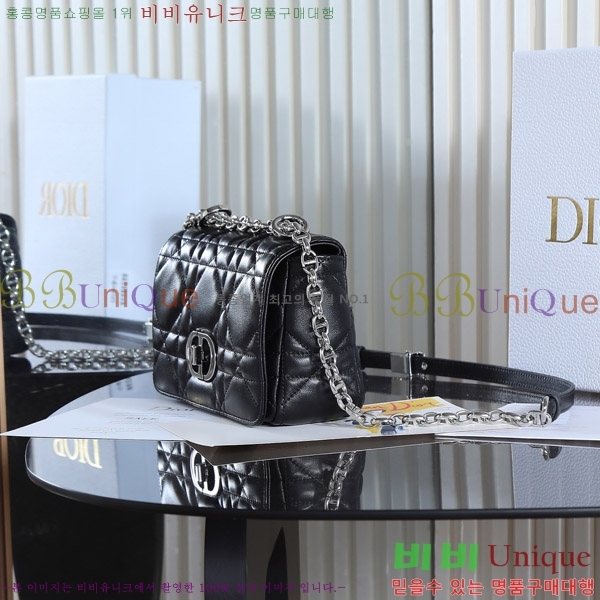 #  īι D923600-1