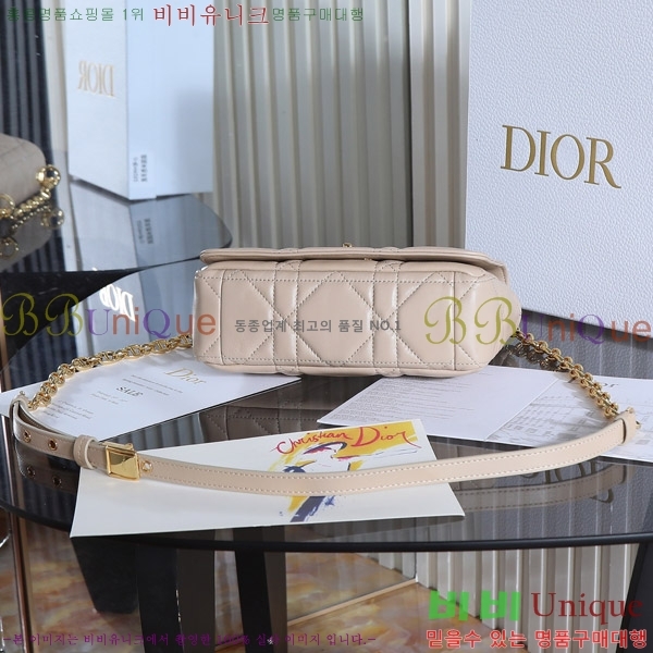 #  īι D923600-5