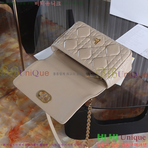 # ̵ īι D922500-4