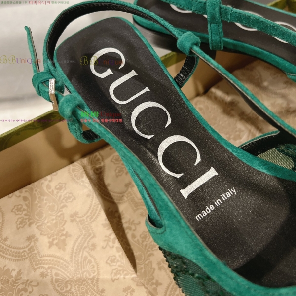   ÷ 34G25792-4