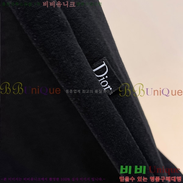    Ƽ D9076385-1