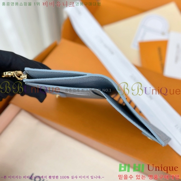#̺   M83569-1001