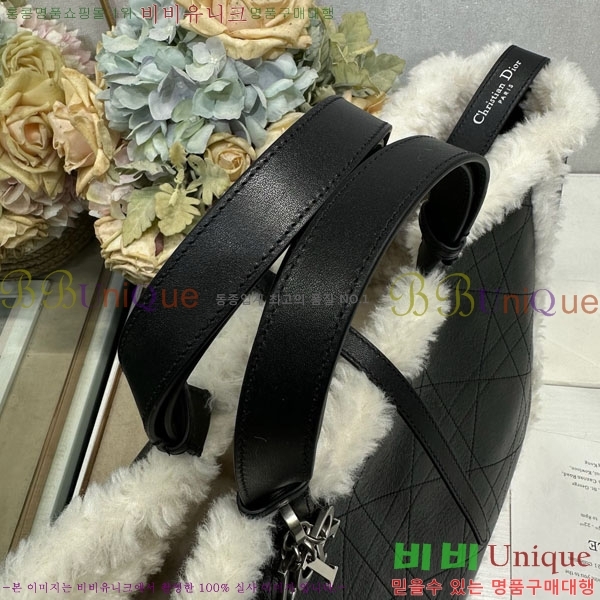 #  þ   M2820-900