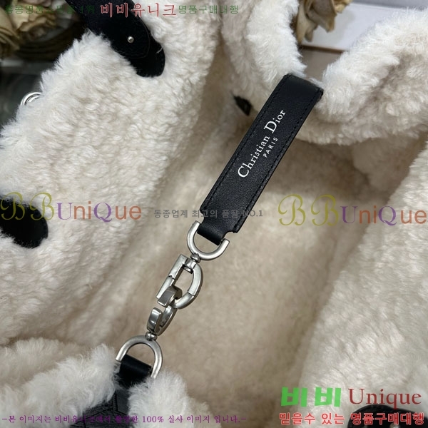 #  þ   M2820-900