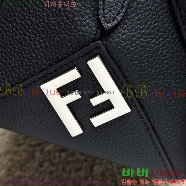 #  ΰ     7VA667-102